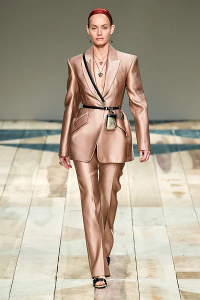 Look 26